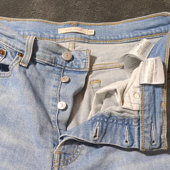 Levis Womens Wedgie Straight Crop Denim distresed Jeans size 30 High Rise Mom - Picture 6 of 9